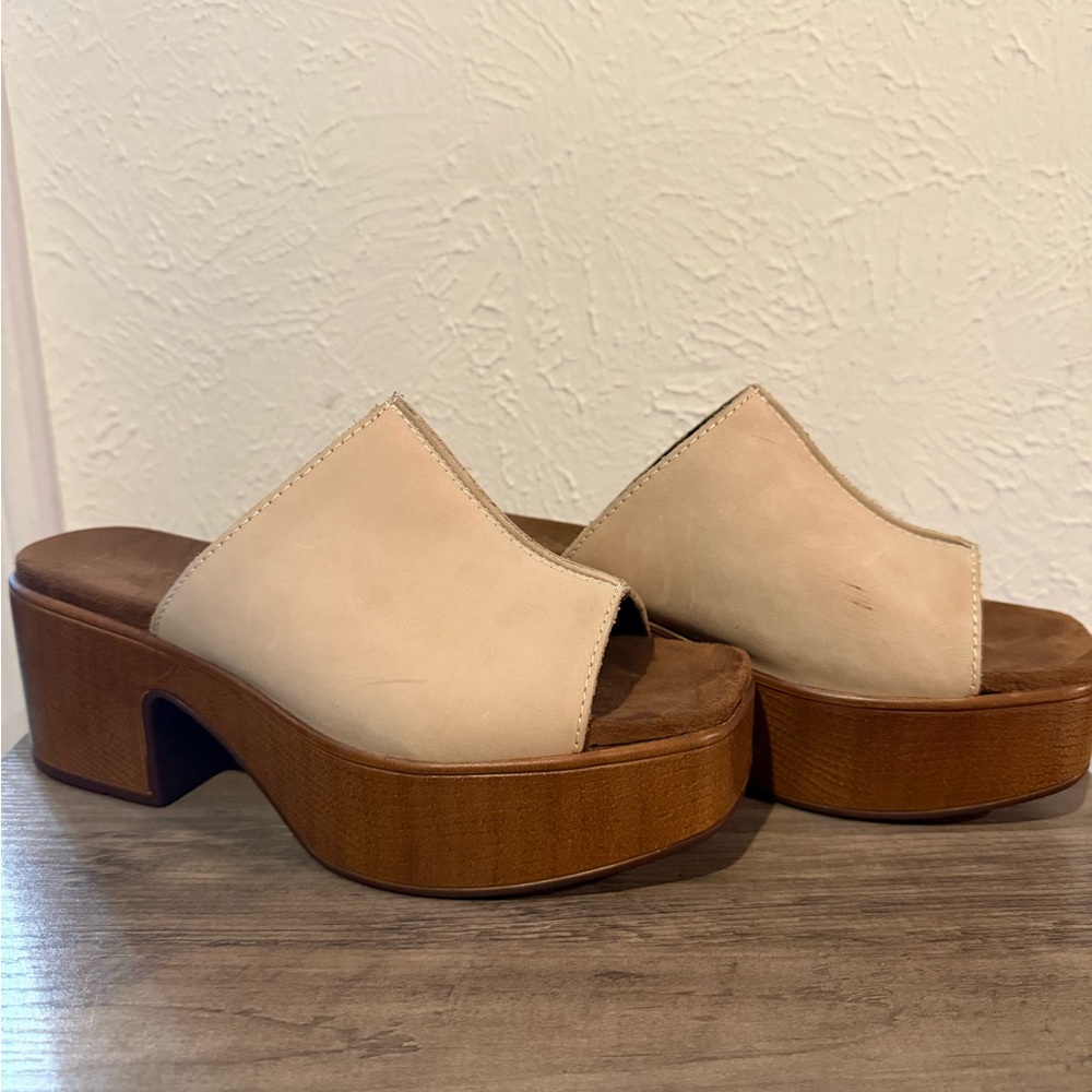 House of Harlow 1960 Beige and Brown Platform Mules